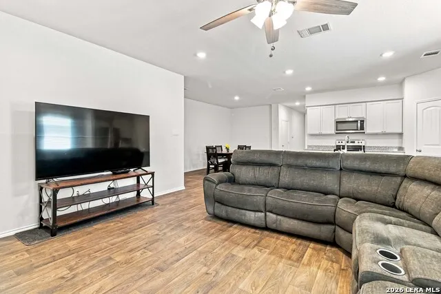 1017 NORWAY DR Seguin, TX 78155
