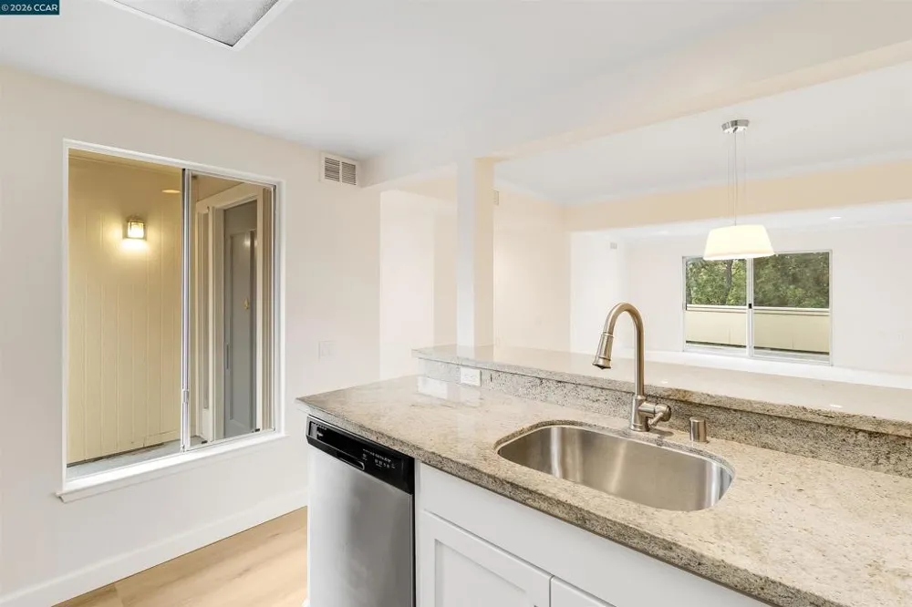 1748 Golden Rain Rd #5 Walnut Creek, CA 94595