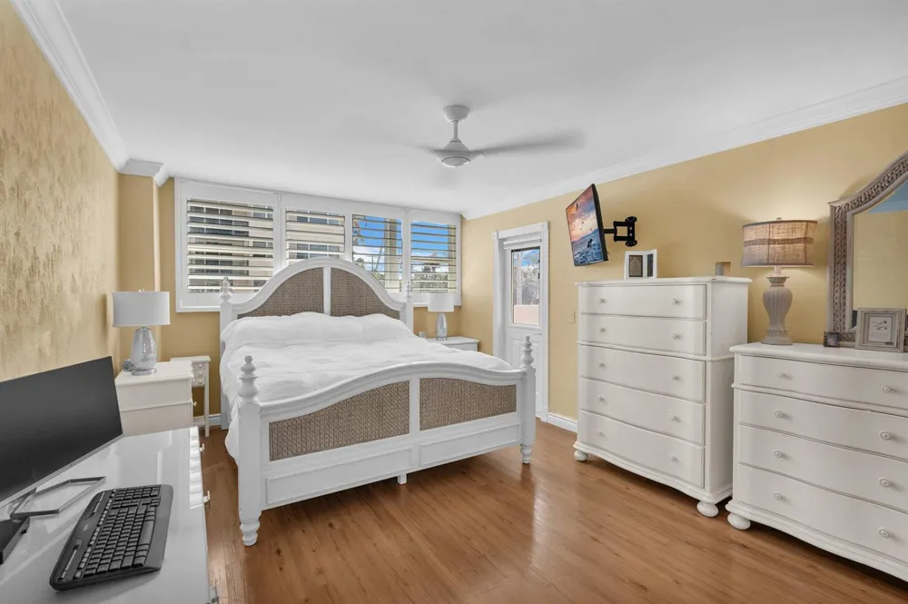 1239 HILLSBORO MILE #202 Hillsboro Beach, FL 33062