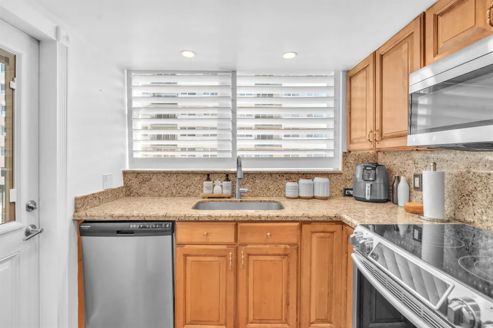 1239 HILLSBORO MILE #202 Hillsboro Beach, FL 33062