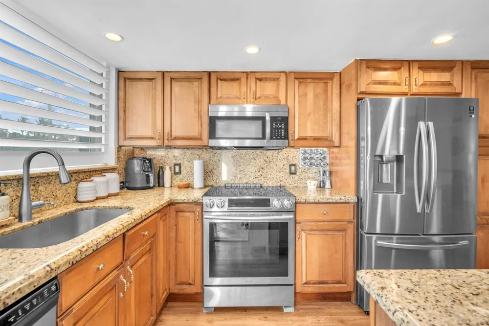 1239 HILLSBORO MILE #202 Hillsboro Beach, FL 33062