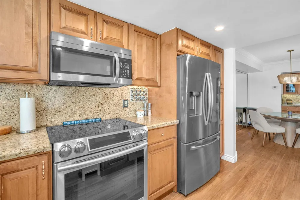 1239 HILLSBORO MILE #202 Hillsboro Beach, FL 33062