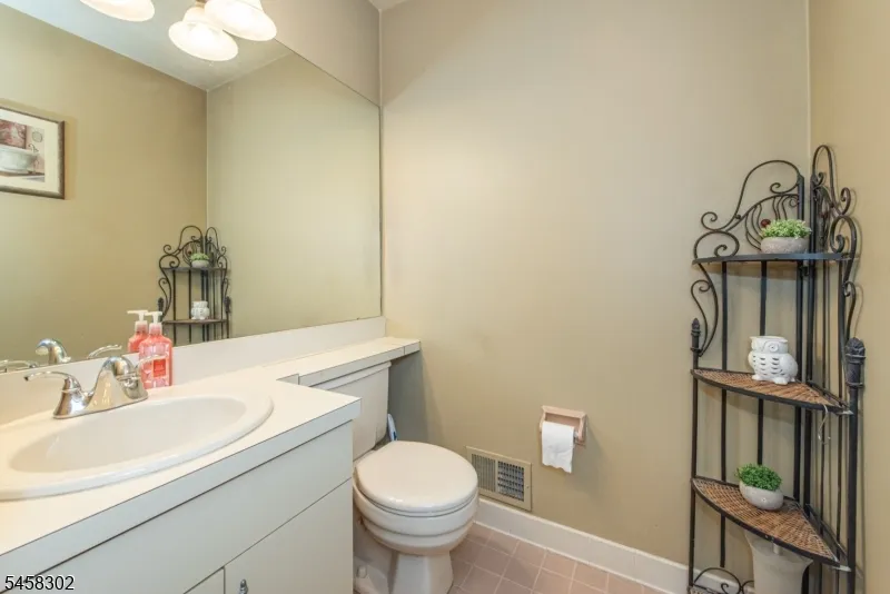 75 Birch Ln Wayne, NJ 07470