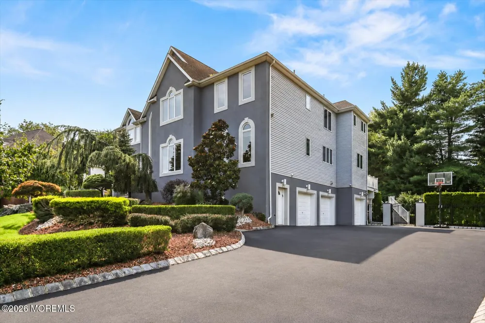 9 Landmark Lane Marlboro, NJ 07746