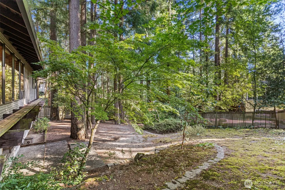 12929 NE 25th Place Bellevue, WA 98005