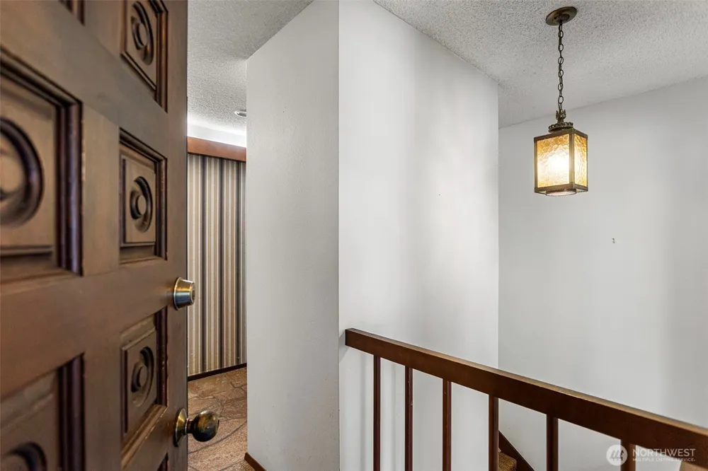 12929 NE 25th Place Bellevue, WA 98005