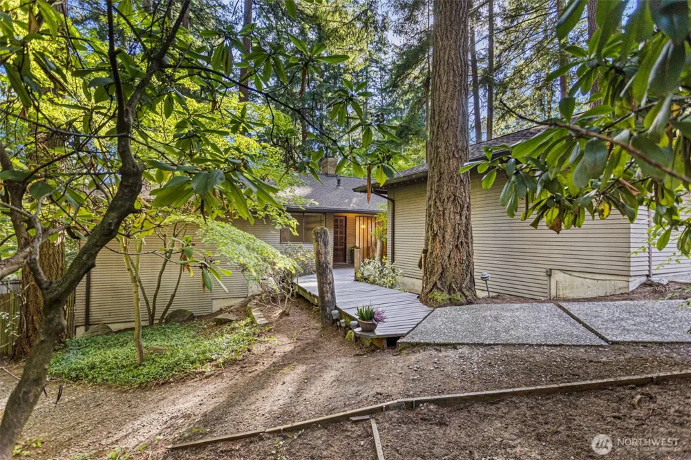 12929 NE 25th Place Bellevue, WA 98005
