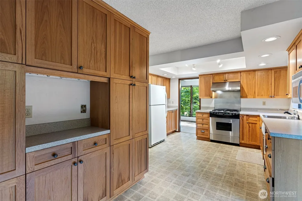 12929 NE 25th Place Bellevue, WA 98005