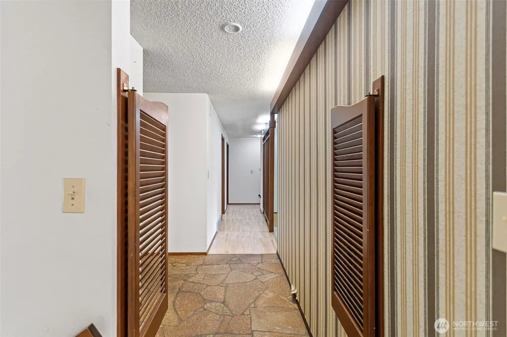 12929 NE 25th Place Bellevue, WA 98005