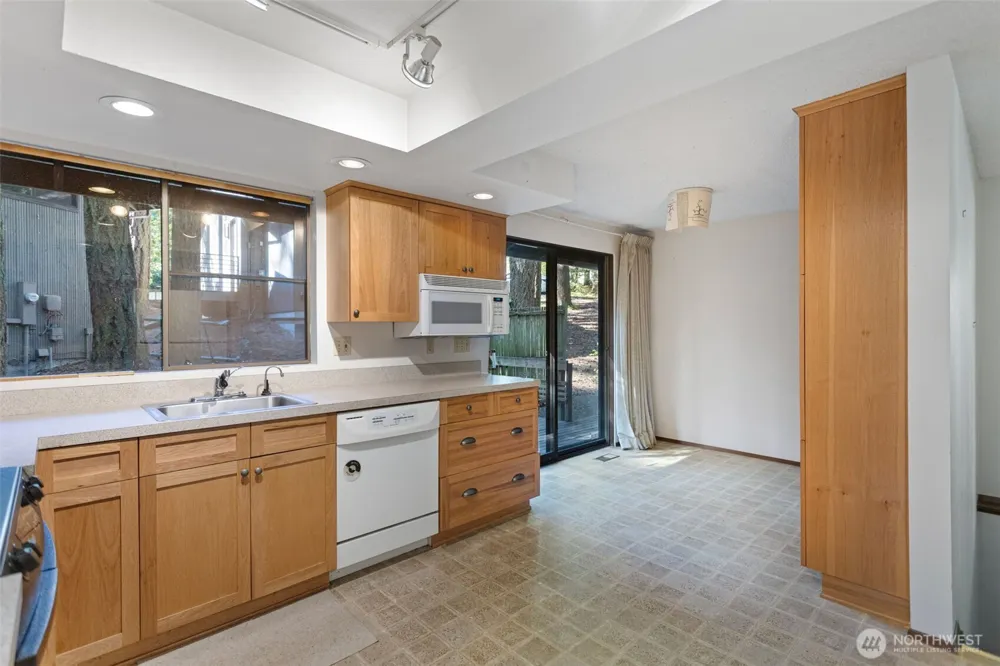 12929 NE 25th Place Bellevue, WA 98005