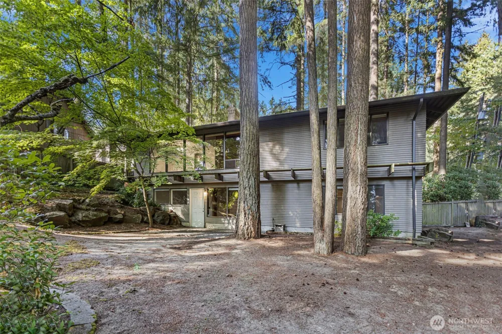 12929 NE 25th Place Bellevue, WA 98005