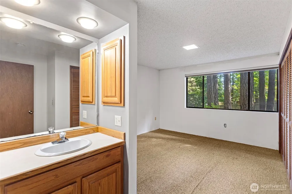 12929 NE 25th Place Bellevue, WA 98005