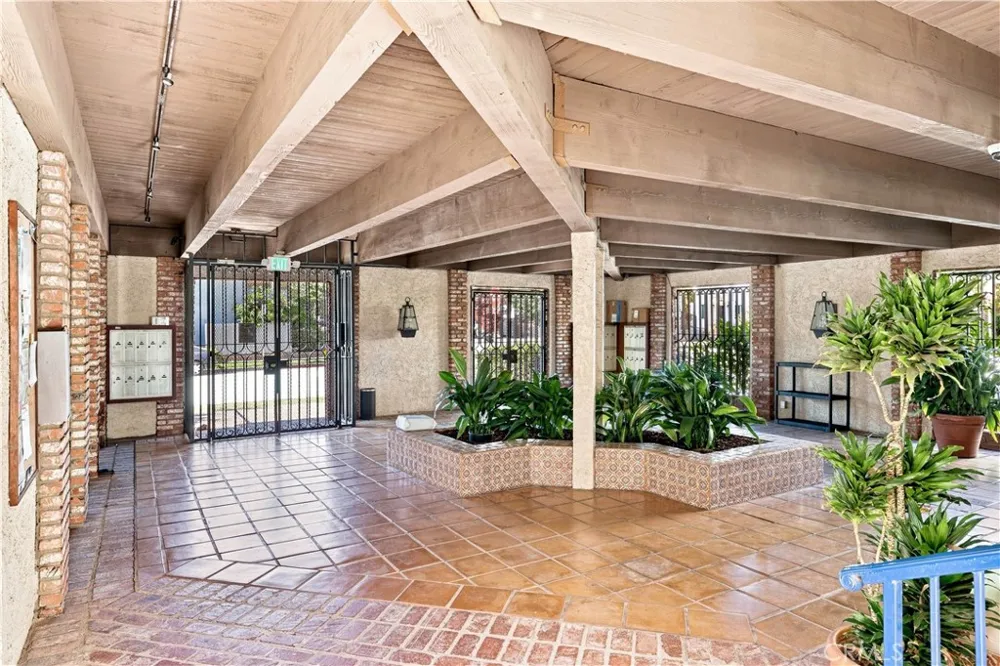 11550 Nebraska Avenue #204 Los Angeles, CA 90025
