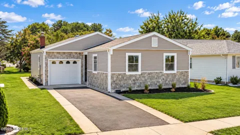 29 Santiago Drive W
