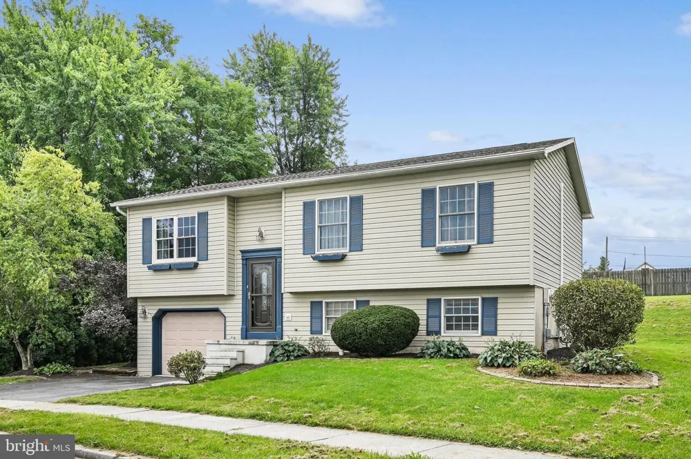 8843 MCKINLEY Hummelstown, PA 17036