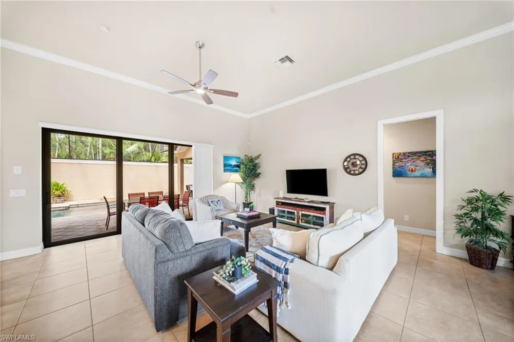 1221 Briarwood Court Naples, FL 34104