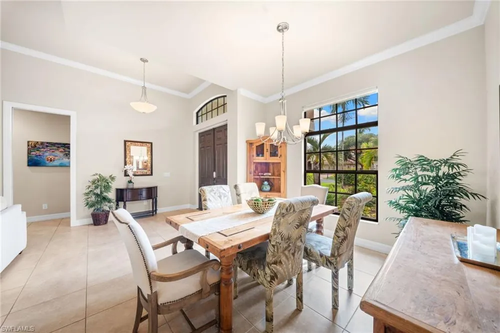 1221 Briarwood Court Naples, FL 34104