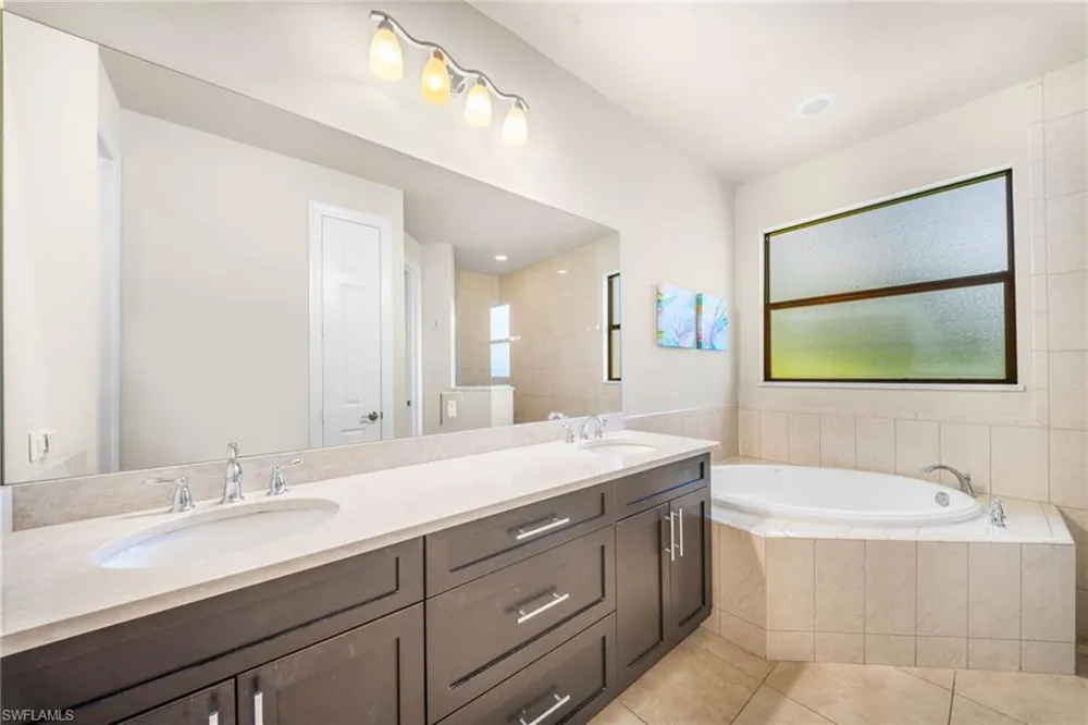 1221 Briarwood Court Naples, FL 34104