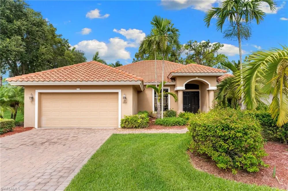 1221 Briarwood Court Naples, FL 34104