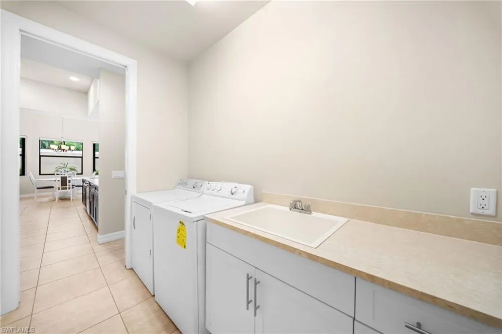 1221 Briarwood Court Naples, FL 34104