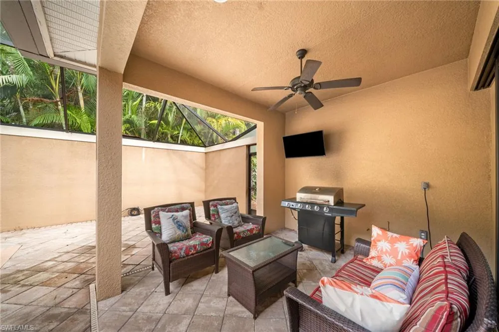 1221 Briarwood Court Naples, FL 34104