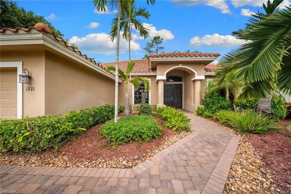 1221 Briarwood Court Naples, FL 34104