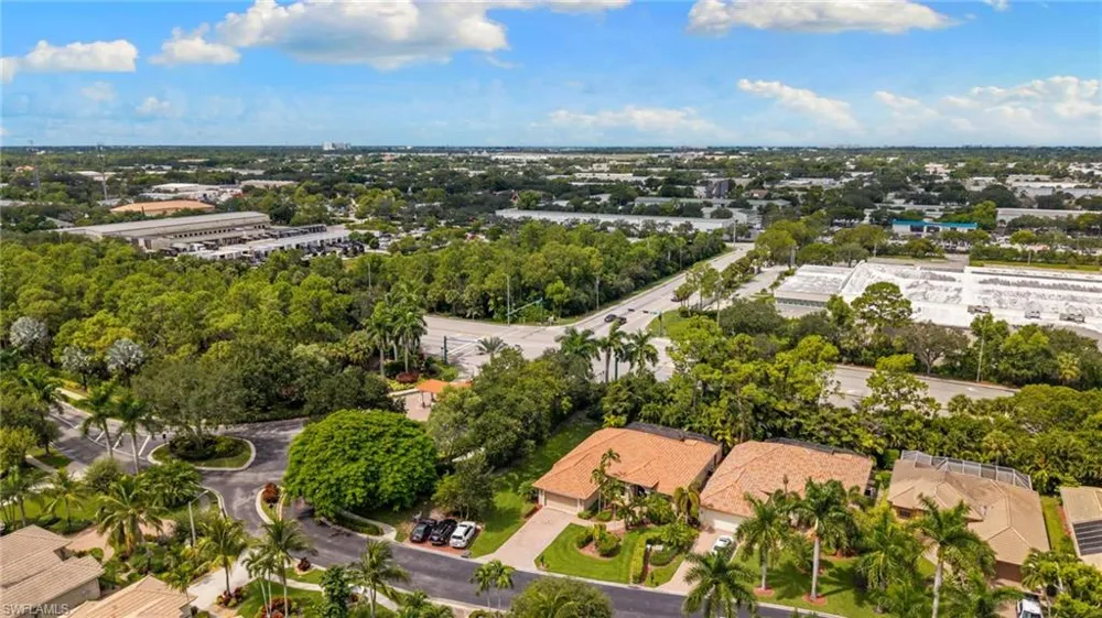 1221 Briarwood Court Naples, FL 34104