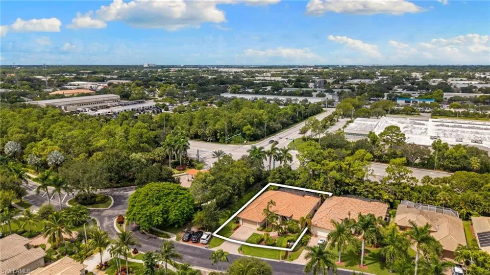1221 Briarwood Court Naples, FL 34104