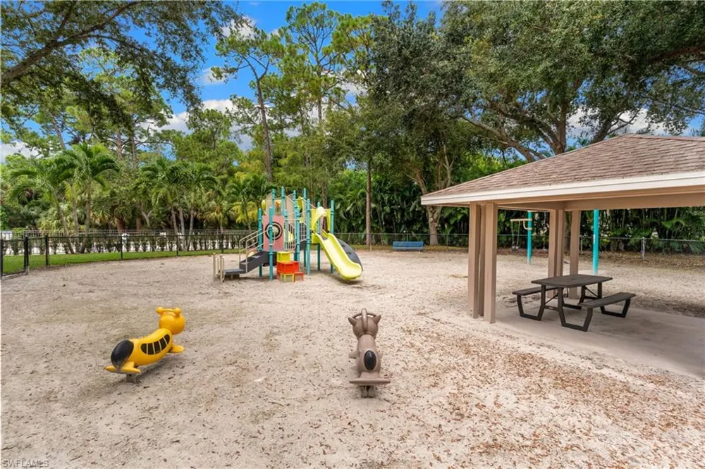 1221 Briarwood Court Naples, FL 34104