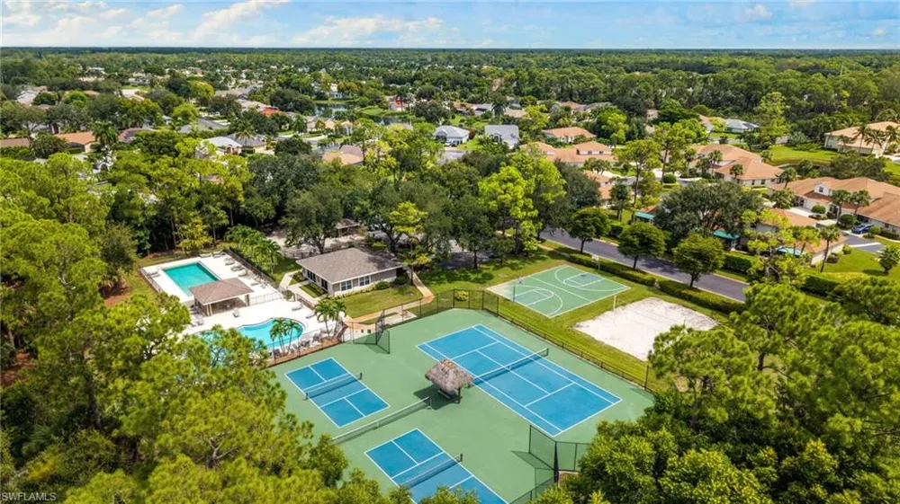 1221 Briarwood Court Naples, FL 34104