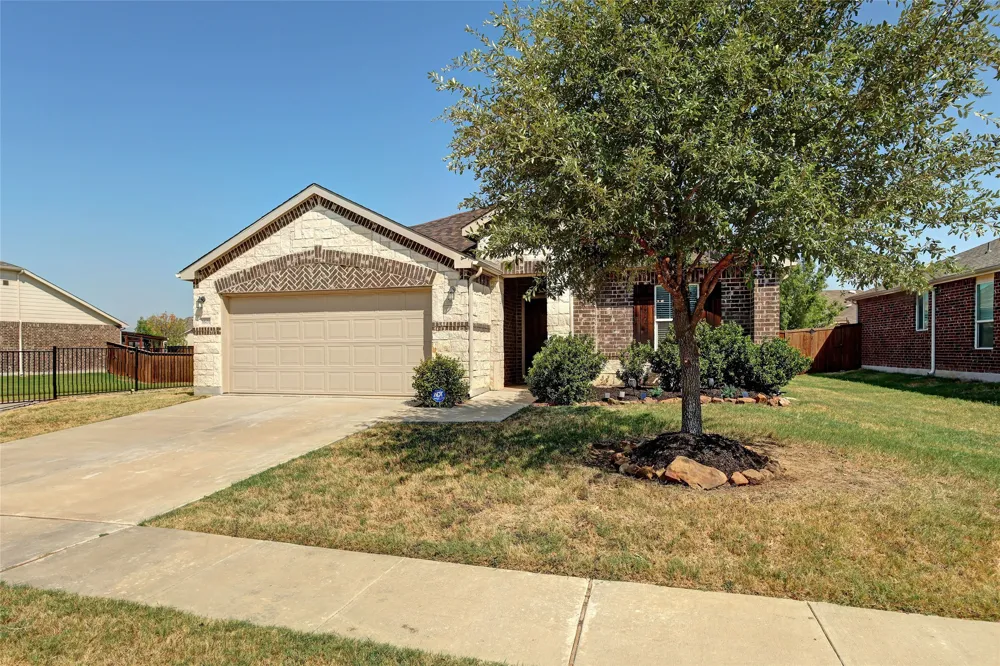 1601 Waggoner Drive Aubrey, TX 76227