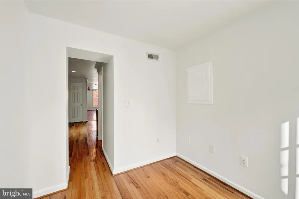 923 S CURLEY STREET Baltimore, MD 21224
