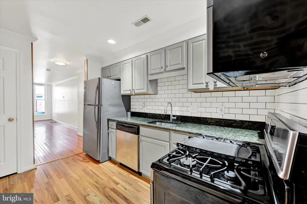 923 S CURLEY STREET Baltimore, MD 21224