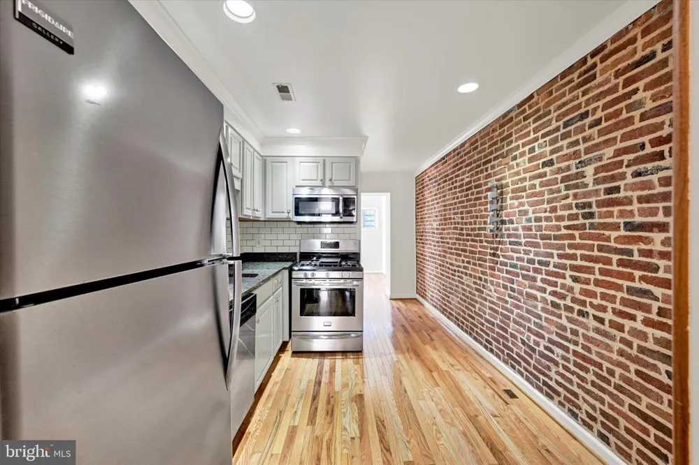 923 S CURLEY STREET Baltimore, MD 21224