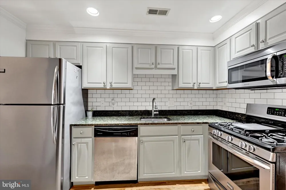 923 S CURLEY STREET Baltimore, MD 21224