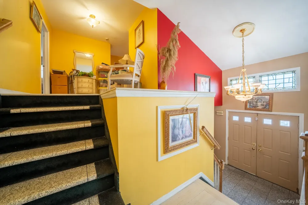 15 Jackie Drive Westbury, NY 11590