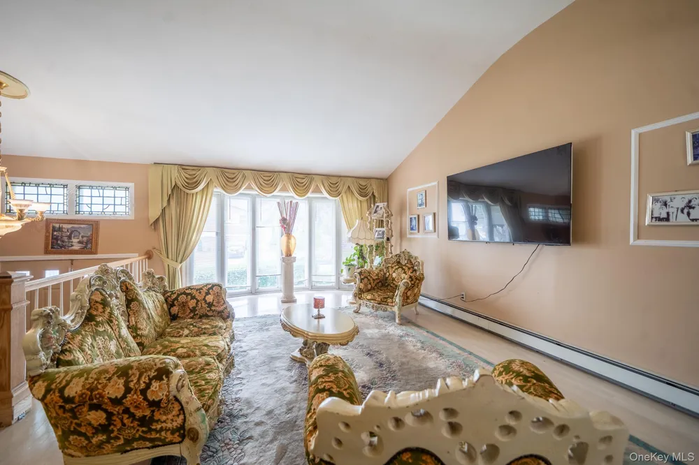 15 Jackie Drive Westbury, NY 11590