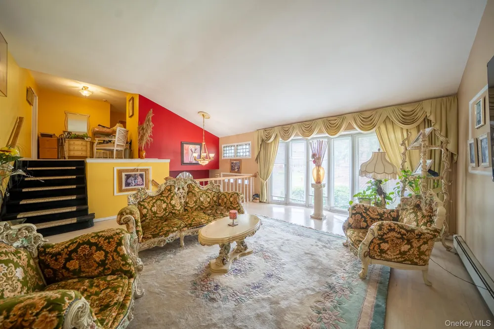 15 Jackie Drive Westbury, NY 11590