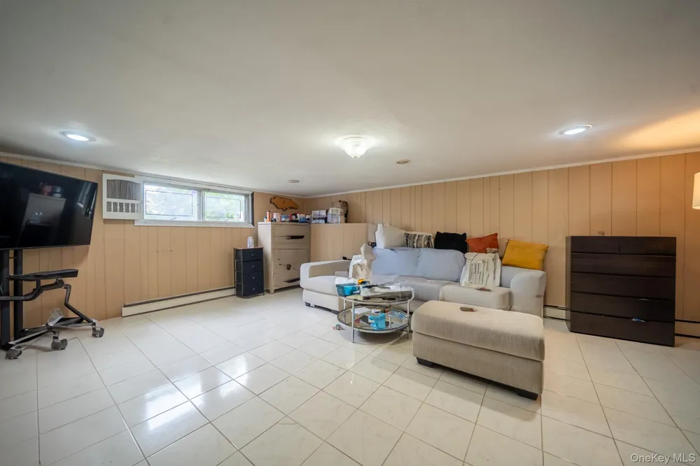 15 Jackie Drive Westbury, NY 11590