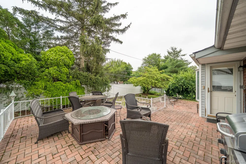 15 Jackie Drive Westbury, NY 11590