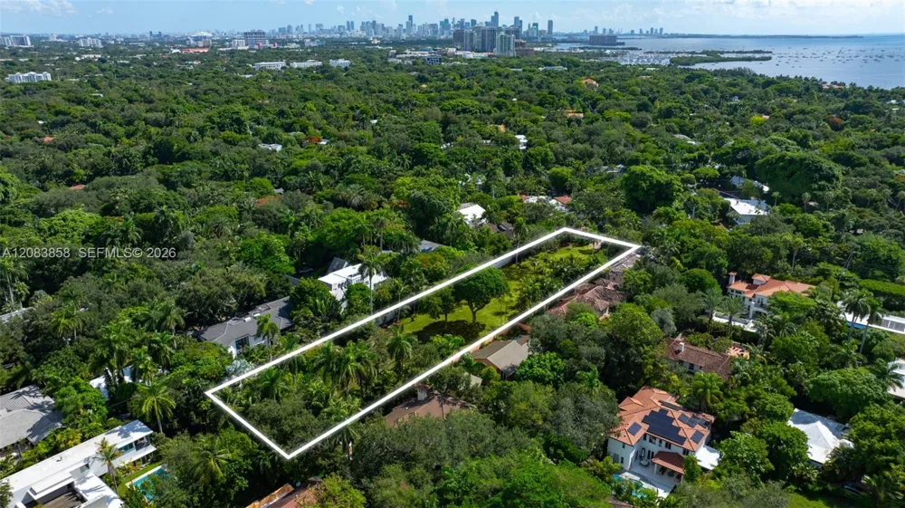 3940 Douglas Rd Miami, FL 33133