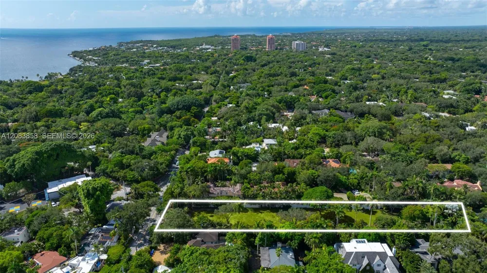 3940 Douglas Rd Miami, FL 33133