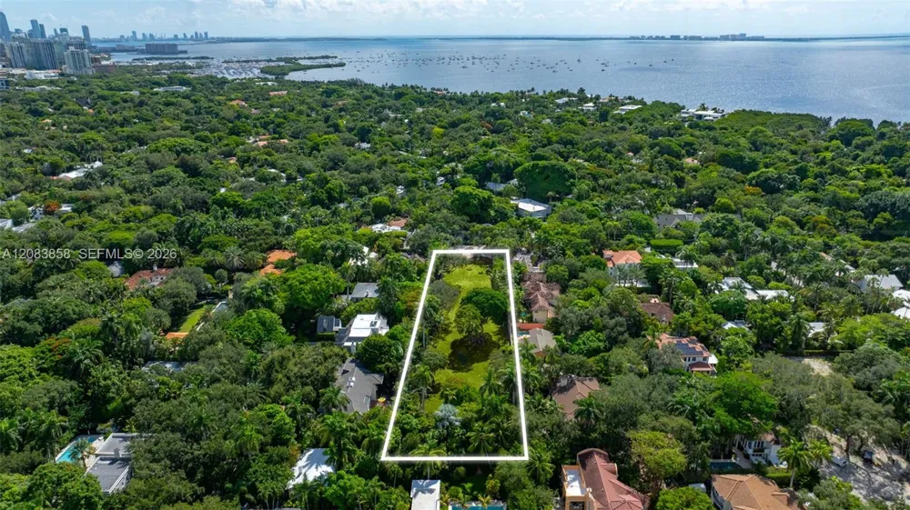 3940 Douglas Rd Miami, FL 33133
