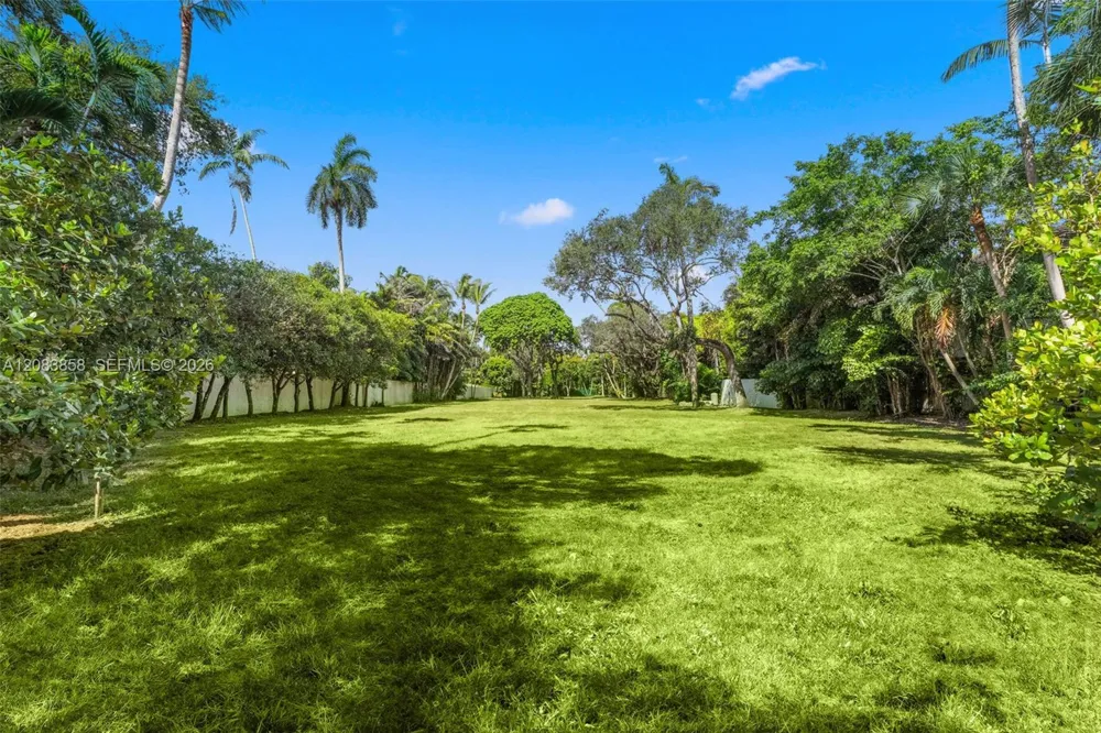 3940 Douglas Rd Miami, FL 33133