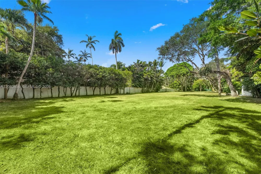 3940 Douglas Rd Miami, FL 33133