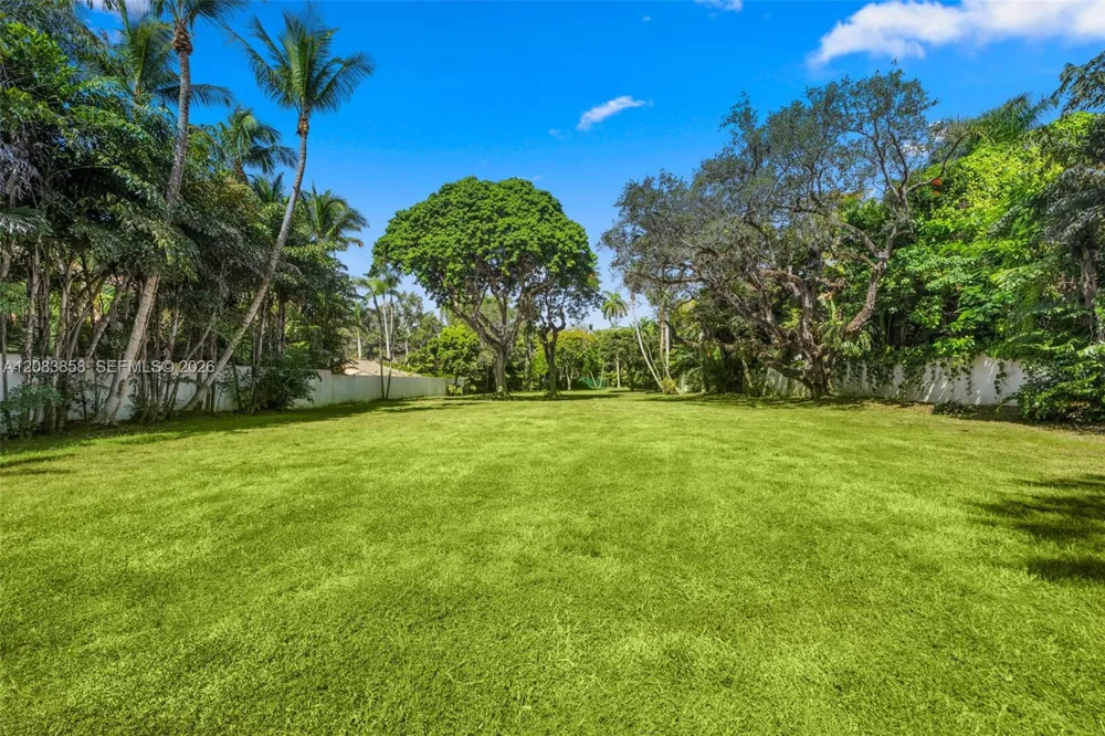 3940 Douglas Rd Miami, FL 33133