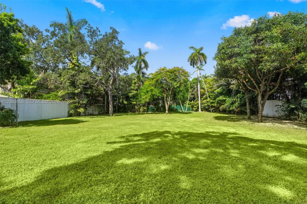 3940 Douglas Rd Miami, FL 33133