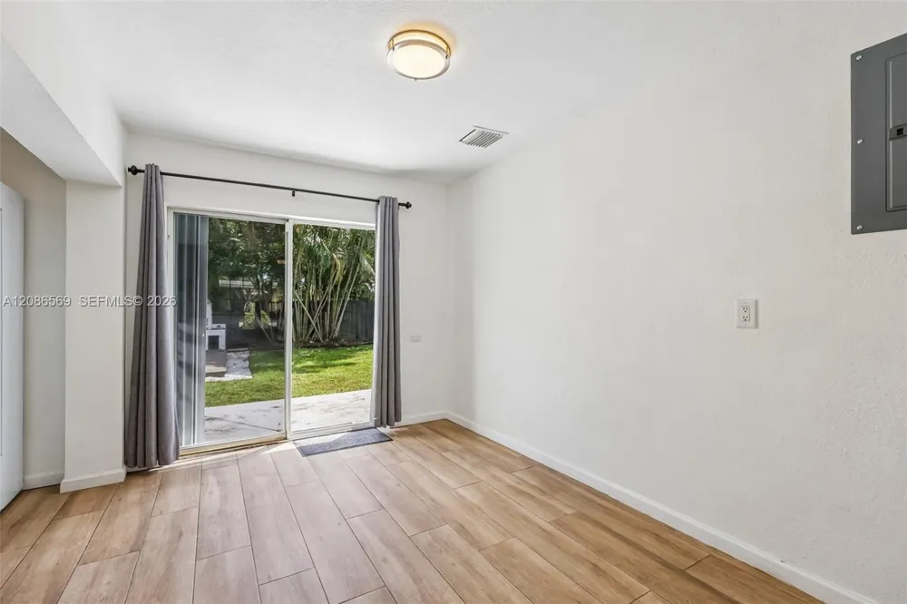 5364 NE 2nd Ave Oakland Park, FL 33334