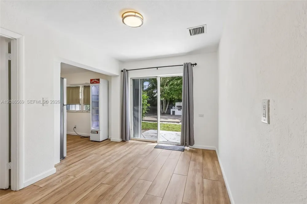 5364 NE 2nd Ave Oakland Park, FL 33334
