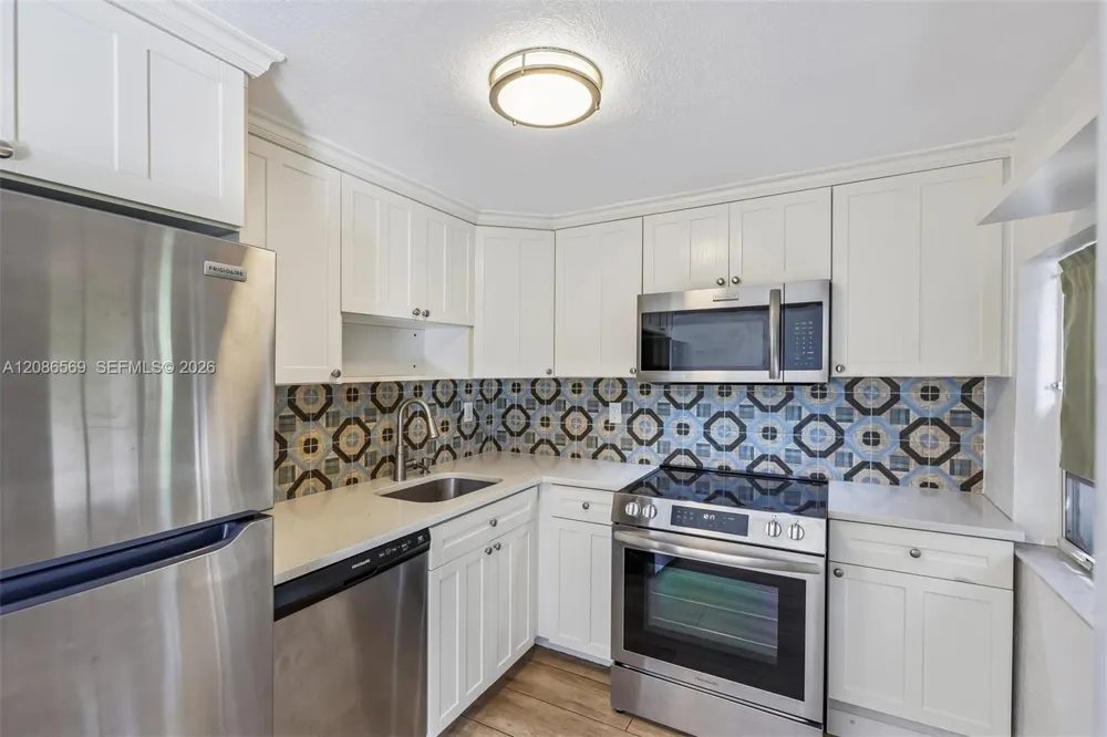 5364 NE 2nd Ave Oakland Park, FL 33334